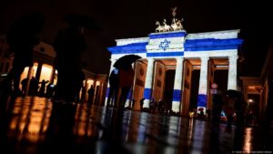 Le drapeau israélien a été illuminé sur la porte de Brandebourg à Berlin.